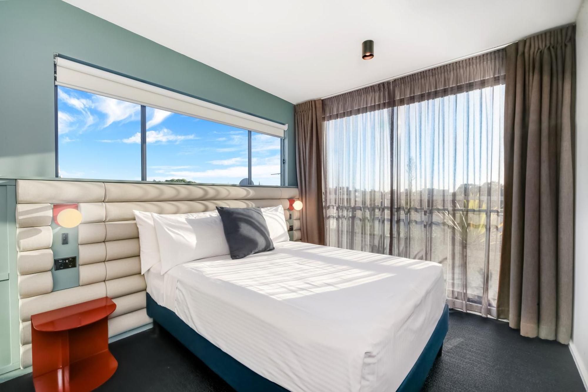 The Urban Newtown Hotel Sydney Exterior photo