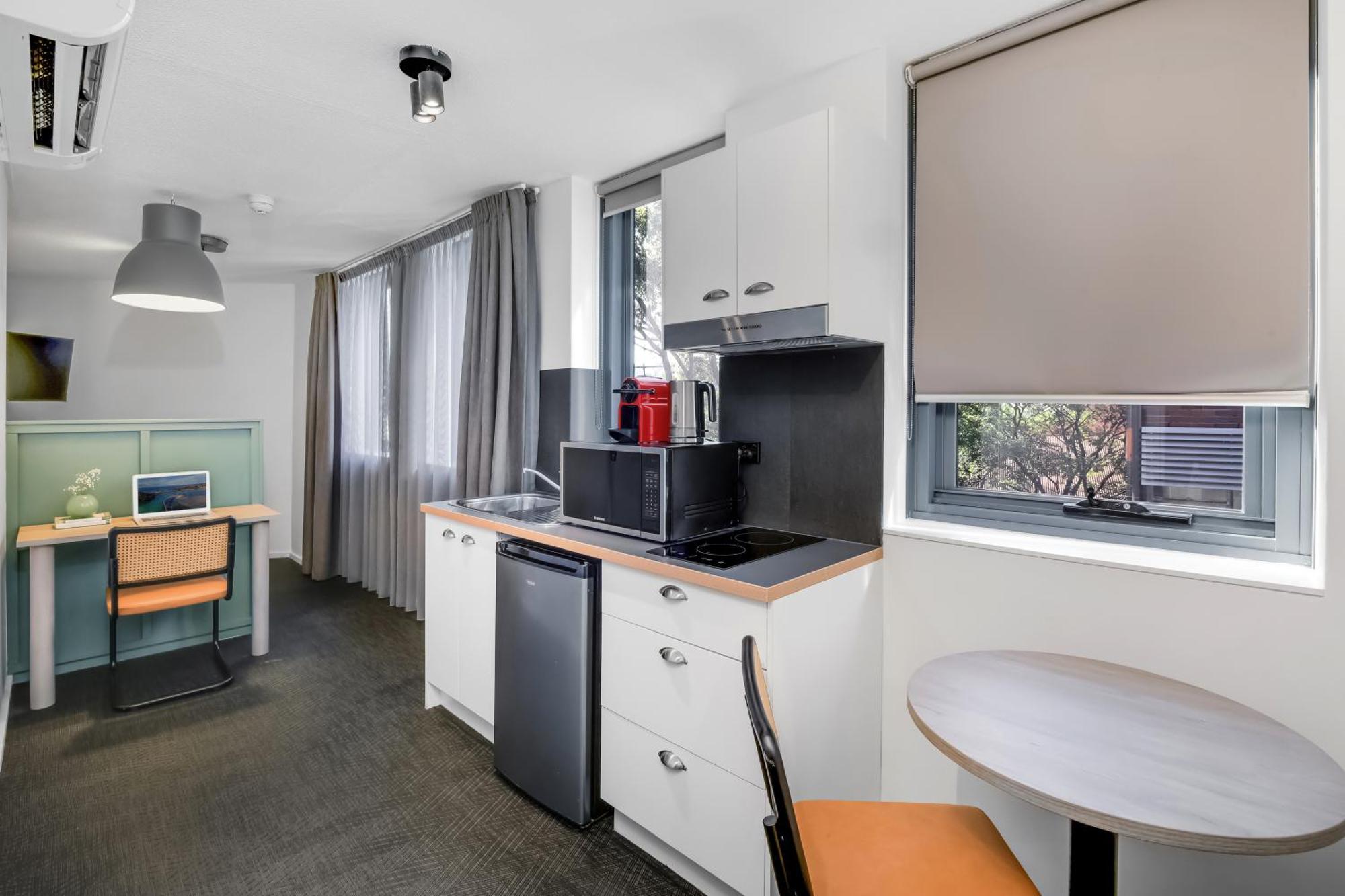 The Urban Newtown Hotel Sydney Exterior photo