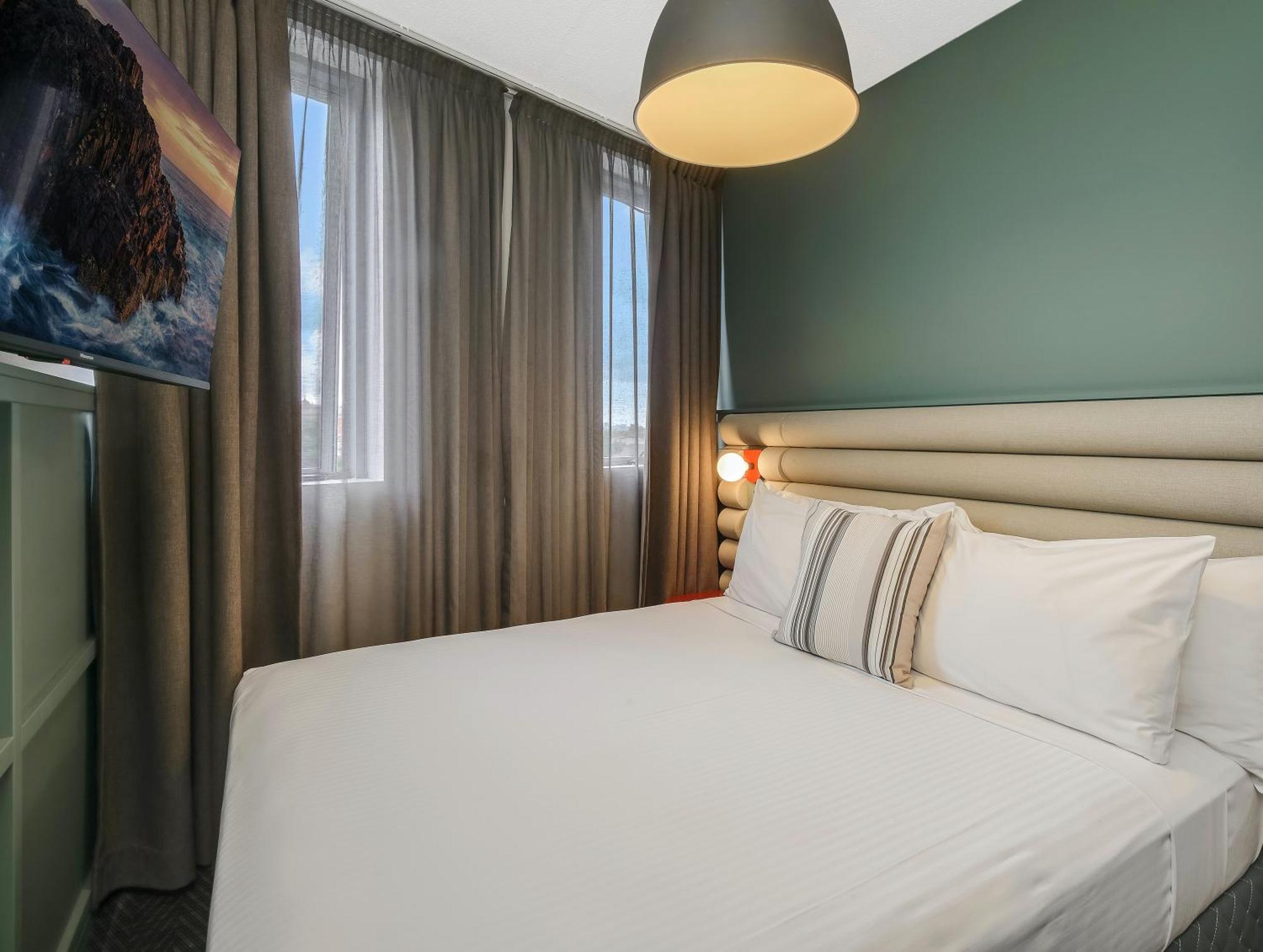 The Urban Newtown Hotel Sydney Exterior photo